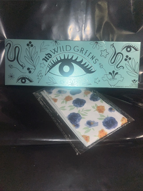 Urban Decay Other - Urban Decay Wild Greens Eyeshadow Palette w Willie